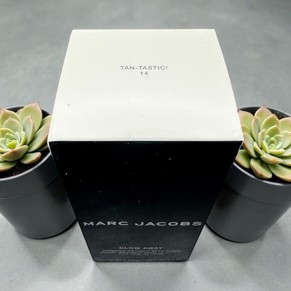 Marc Jacobs Glow Away Bronzing Coconut Body Stick 15 Tantric Full Size NIB - Picture 2 of 2